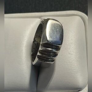 Sterling silver ladies ring